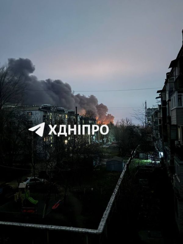 Ещё кадры масштабного пожара в Днепропетровске