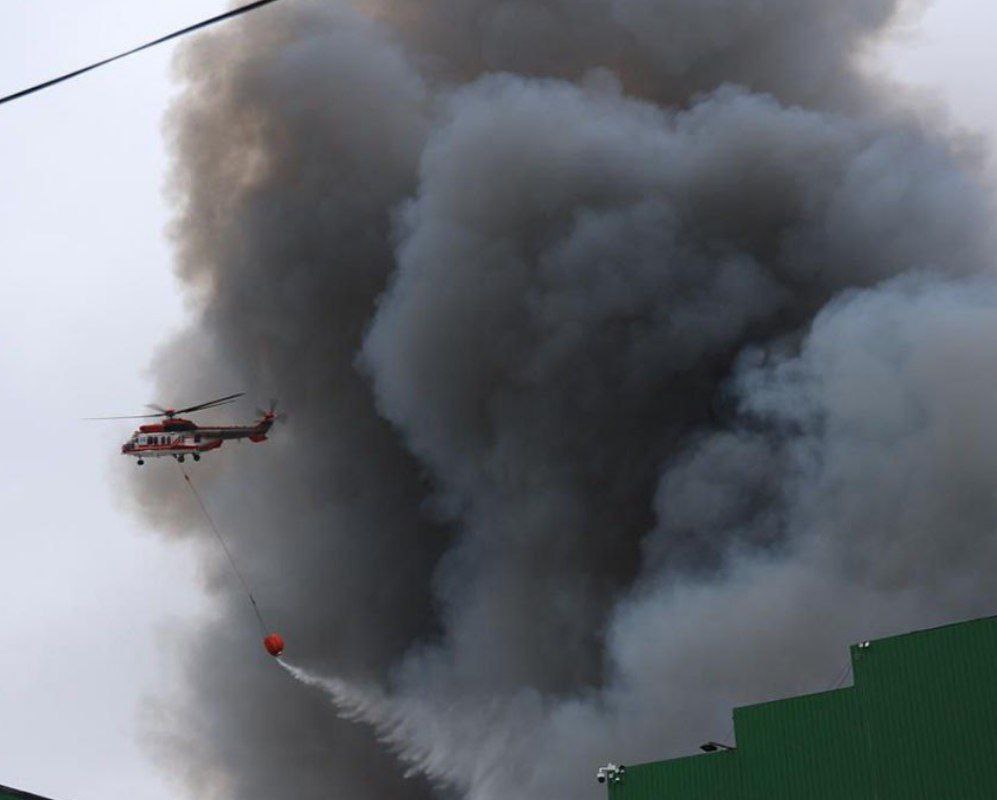 Весь Днепропетровск ощутил последствия прилёта высокоточного оружия и дронов: из разных частей города виден огромный столб дыма Весь Днепропетровск ощутил последствия прилёта высокоточного оружия и дронов: из разных частей города виден огромный столб дыма
