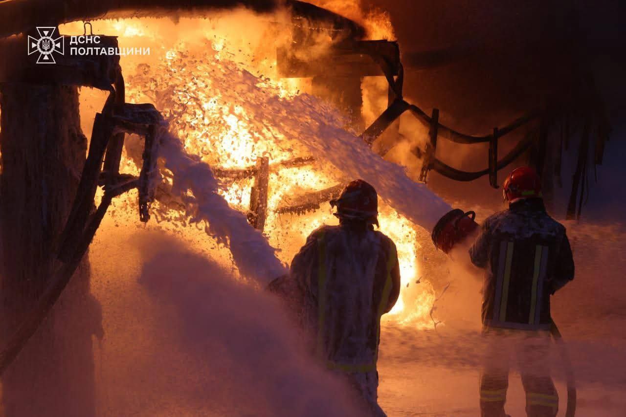 Массированный удар по Кременчугу: пылают объекты критической инфраструктуры, город и район без тепла и света Массированный удар по Кременчугу: пылают объекты критической инфраструктуры, город и район без тепла и света