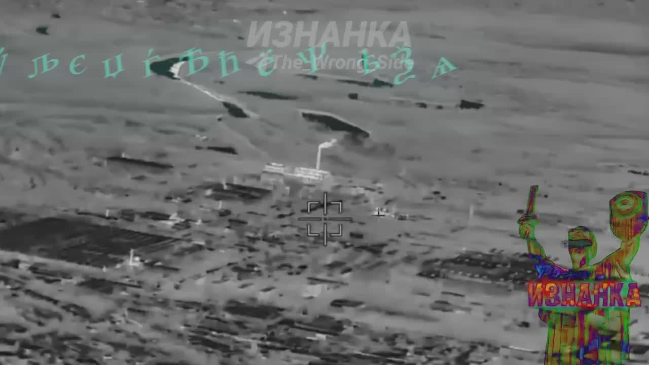 Российские войска ударами БПЛА “Герань-2” уничтожили машинный зал Черниговской ТЭЦ и помещения местной газовой ТЭС, сообщает Telegram-канал “Изнанка”