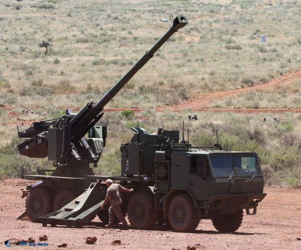 Южноафриканская колесная самоходная гаубица Denel T5-52 Condor калибра 155-мм во время учений Vukuhlome 2025 Южноафриканская колесная самоходная гаубица Denel T5-52 Condor калибра 155-мм во время учений Vukuhlome 2025