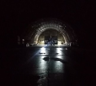 Чингис Дамбиев: Российский Су-25 в защитном ангаре где-то на одной из авиабаз