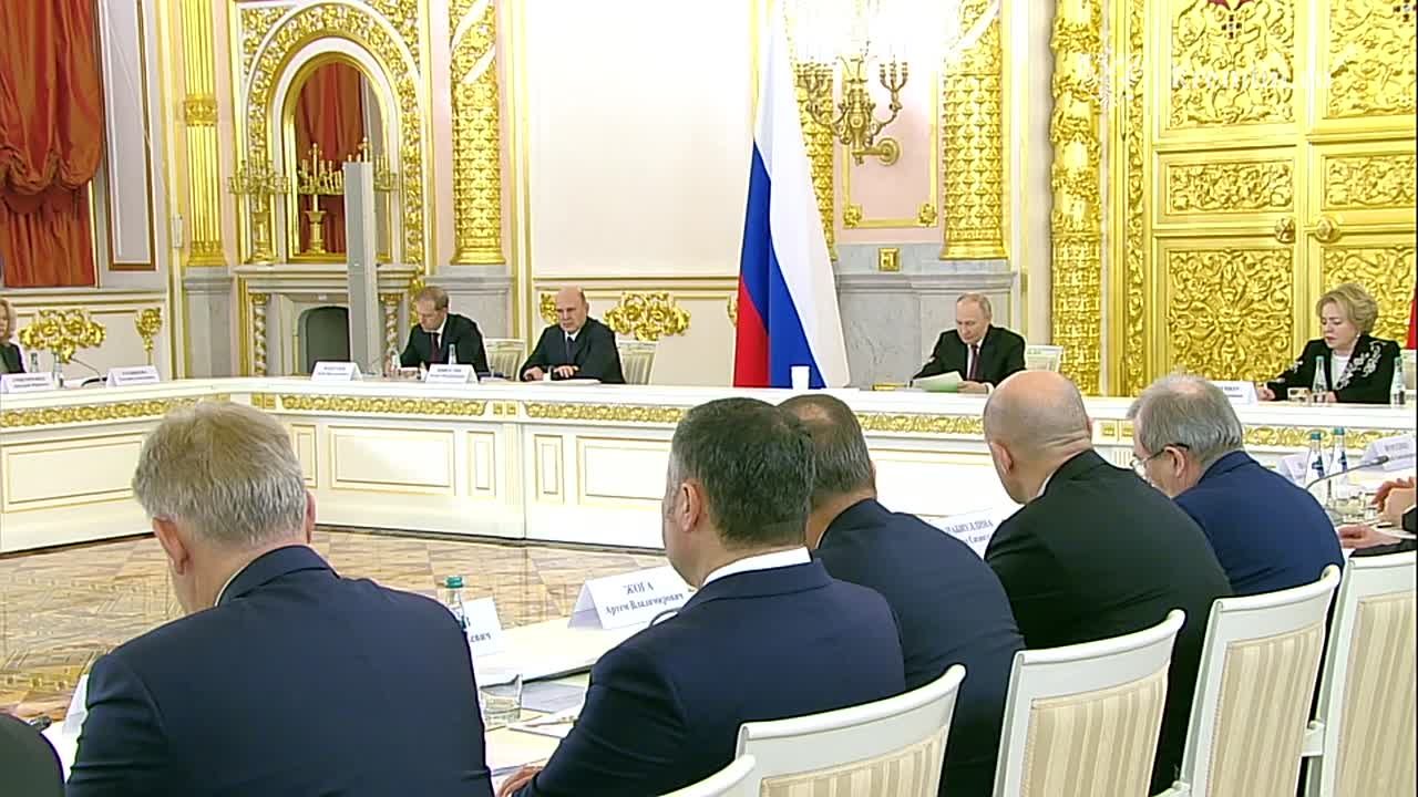 Необходимо поддерживать не только материнство, но и отцовство — Путин на Совете по стратегическому развитию