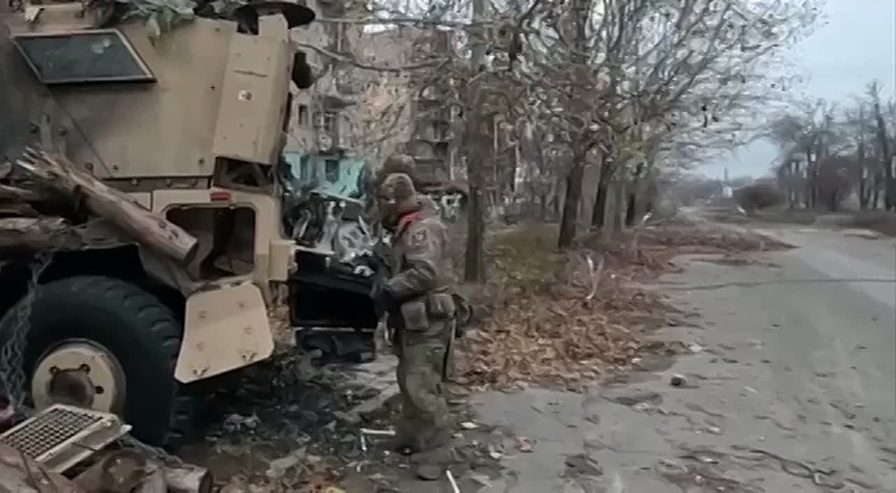 Русский боец красиво ответил главкому ВСУ Сырскому на его заявление о том, что боевики остаются в центре Красноармейска