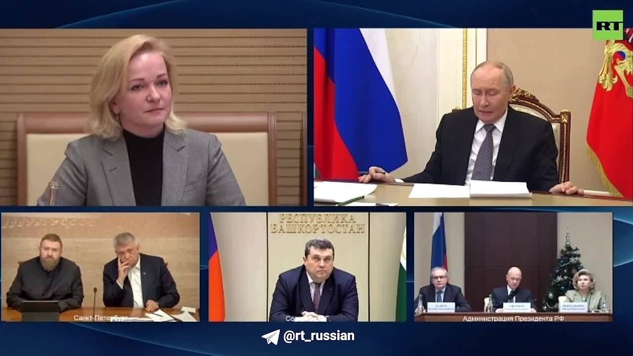 Гражданские, не покидающие города в зоне СВО, встречают российских солдат словами "мы ждали вас"