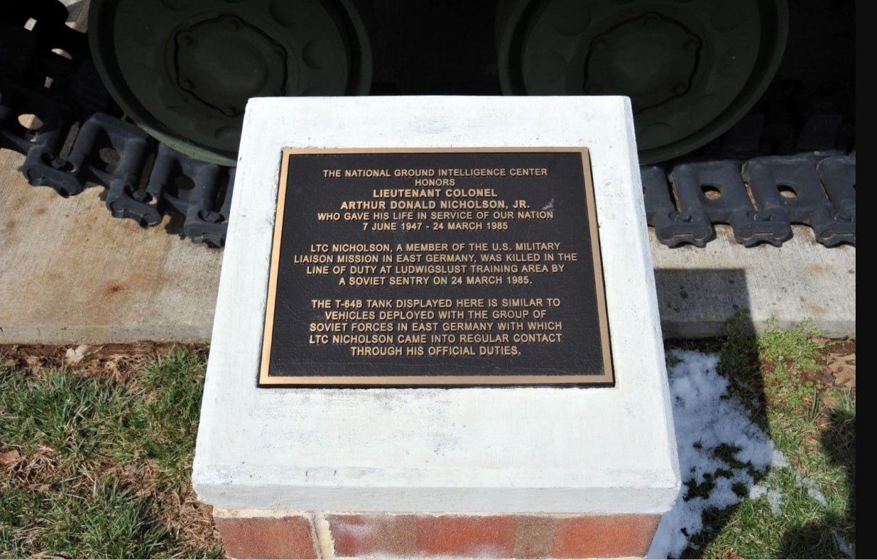 Танк Т-64Б советского производства, находящийся на территории Национального центра наземной разведки США Танк Т-64Б советского производства, находящийся на территории Национального центра наземной разведки США