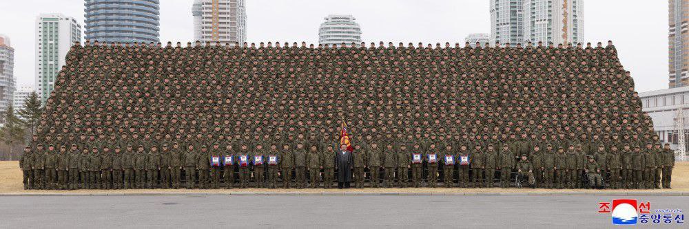 В Пхеньяне прошла церемония приветствия инженерно-сапёрной части Корейской народной армии, вернувшейся из Курской области В Пхеньяне прошла церемония приветствия инженерно-сапёрной части Корейской народной армии, вернувшейся из Курской области