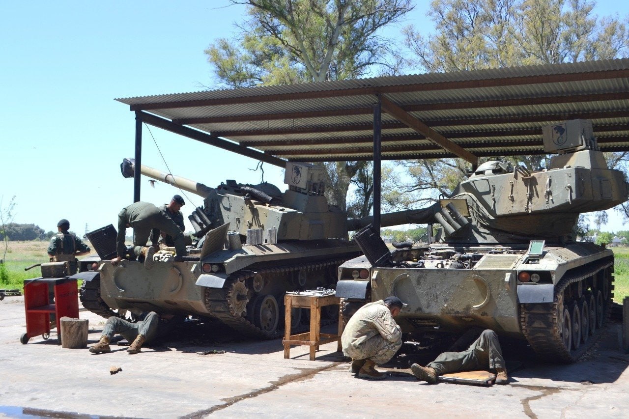 На базе материально-технического обеспечения аргентинской армии «Комодоро Ривадавия» были проведены работы по техническому обслуживанию танков Steyr SK-105 Krassier На базе материально-технического обеспечения аргентинской армии «Комодоро Ривадавия» были проведены работы по техническому обслуживанию танков Steyr SK-105 Krassier