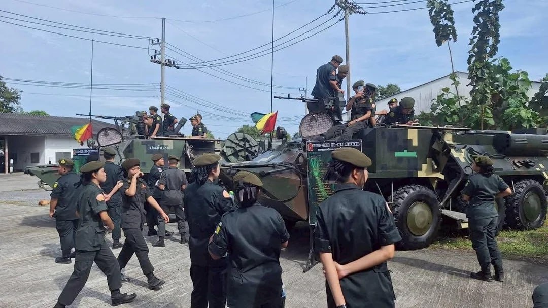 Демонстрация машин семейства БТР-3 во время визита местных курсантов в 21-ю пехотную бригаду ВС Тайланда Демонстрация машин семейства БТР-3 во время визита местных курсантов в 21-ю пехотную бригаду ВС Тайланда