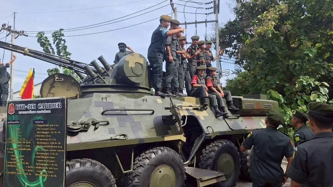 Демонстрация машин семейства БТР-3 во время визита местных курсантов в 21-ю пехотную бригаду ВС Тайланда
