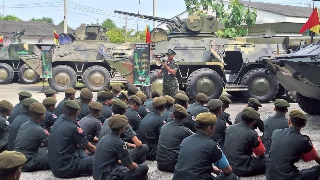 Демонстрация машин семейства БТР-3 во время визита местных курсантов в 21-ю пехотную бригаду ВС Тайланда Демонстрация машин семейства БТР-3 во время визита местных курсантов в 21-ю пехотную бригаду ВС Тайланда