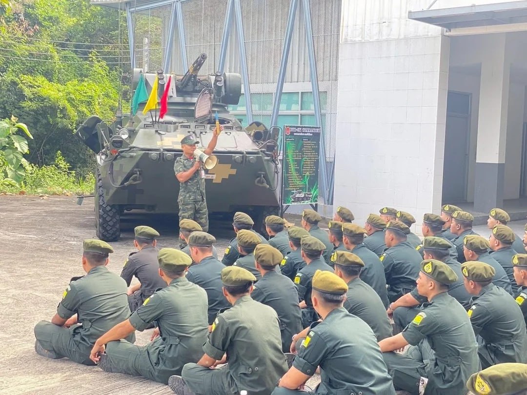 Демонстрация машин семейства БТР-3 во время визита местных курсантов в 21-ю пехотную бригаду ВС Тайланда Демонстрация машин семейства БТР-3 во время визита местных курсантов в 21-ю пехотную бригаду ВС Тайланда