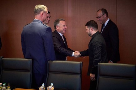 AFP: два дня Зеленский убеждал членов американской делегации в том, что прекращение огня должно наступить без предварительных территориальных уступок