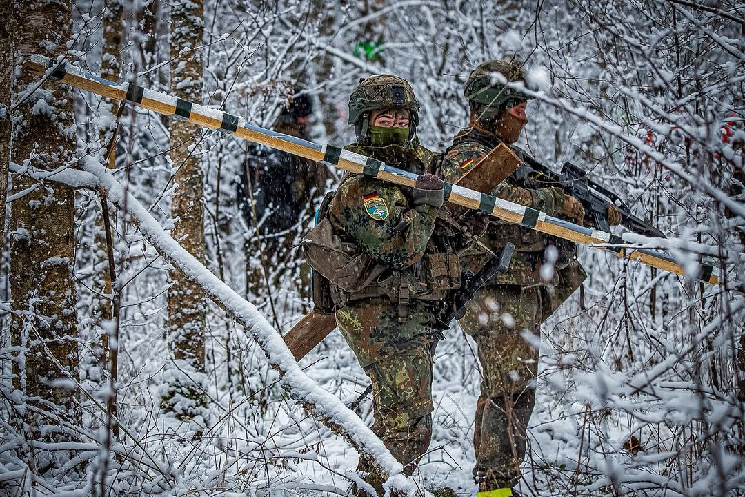 Немецкие военнослужащие Многонациональной боевой группы НАТО в Литве на полигоне Немецкие военнослужащие Многонациональной боевой группы НАТО в Литве на полигоне
