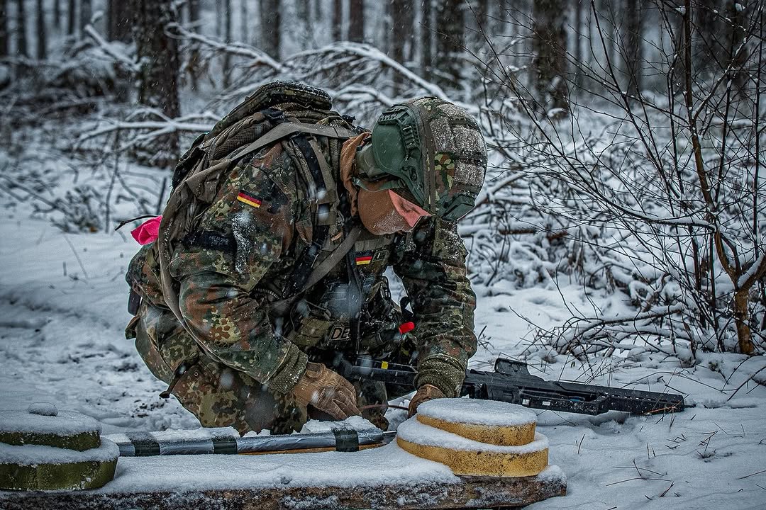 Немецкие военнослужащие Многонациональной боевой группы НАТО в Литве на полигоне Немецкие военнослужащие Многонациональной боевой группы НАТО в Литве на полигоне