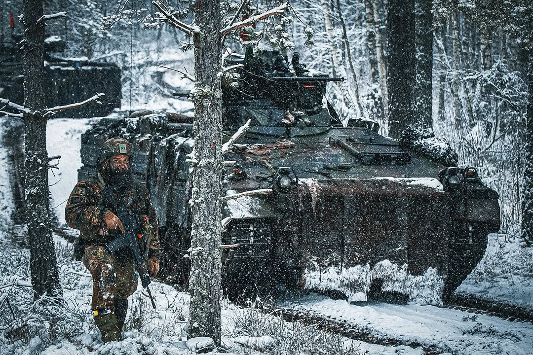 Немецкие военнослужащие Многонациональной боевой группы НАТО в Литве на полигоне