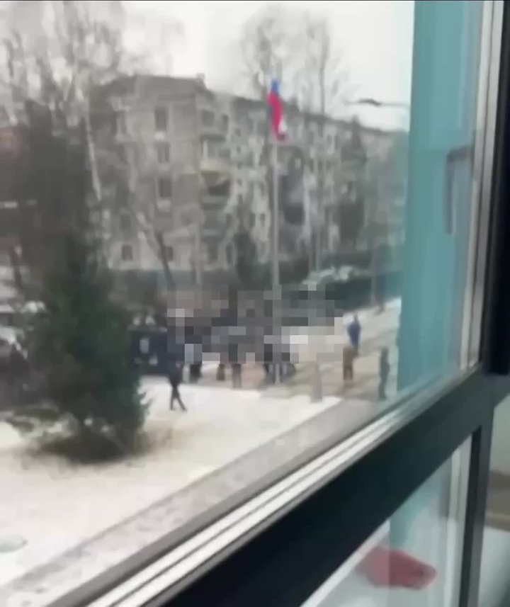 В Одинцовской школе подросток устроил поножовщину, психопата задержали, есть погибшие