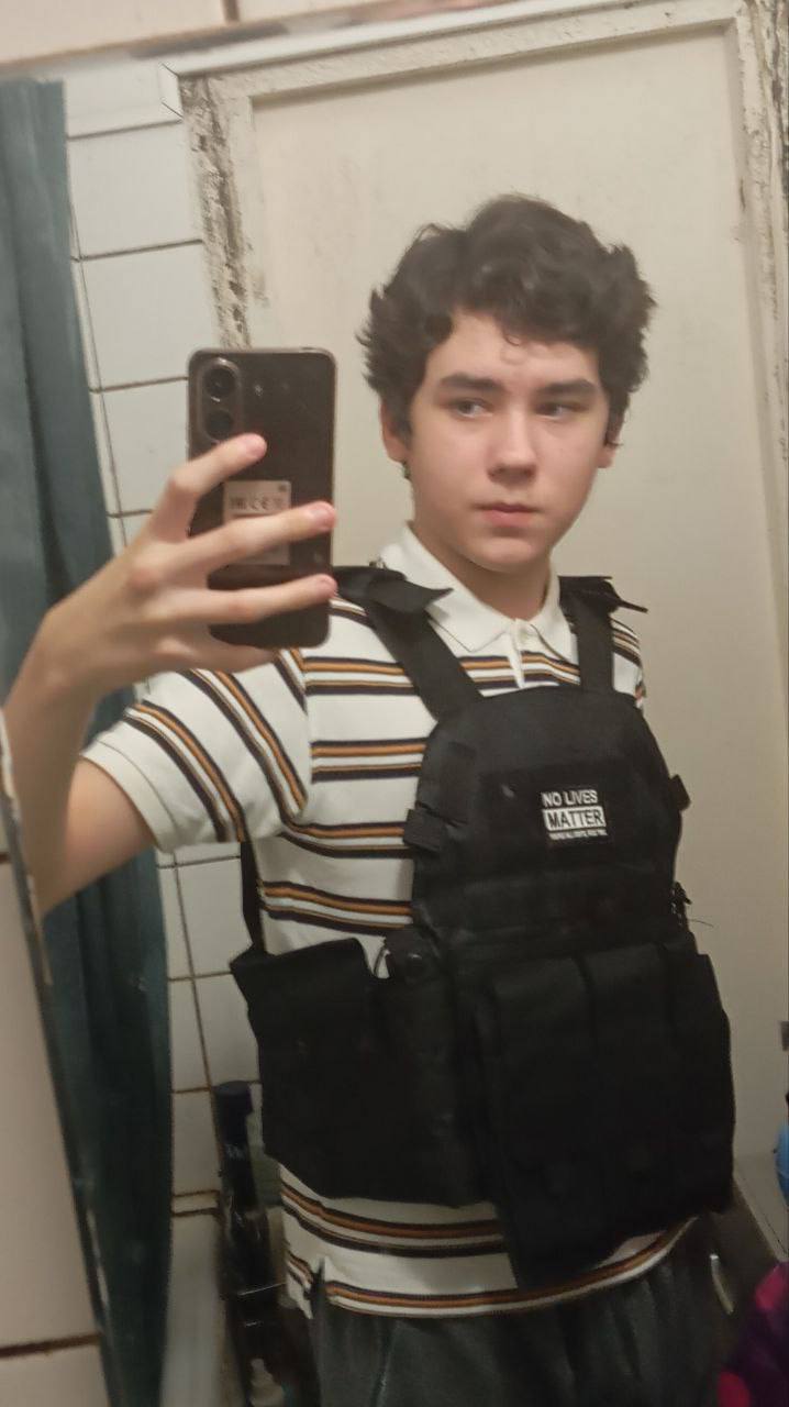 В Одинцовской школе подросток устроил поножовщину, психопата задержали, есть погибшие В Одинцовской школе подросток устроил поножовщину, психопата задержали, есть погибшие