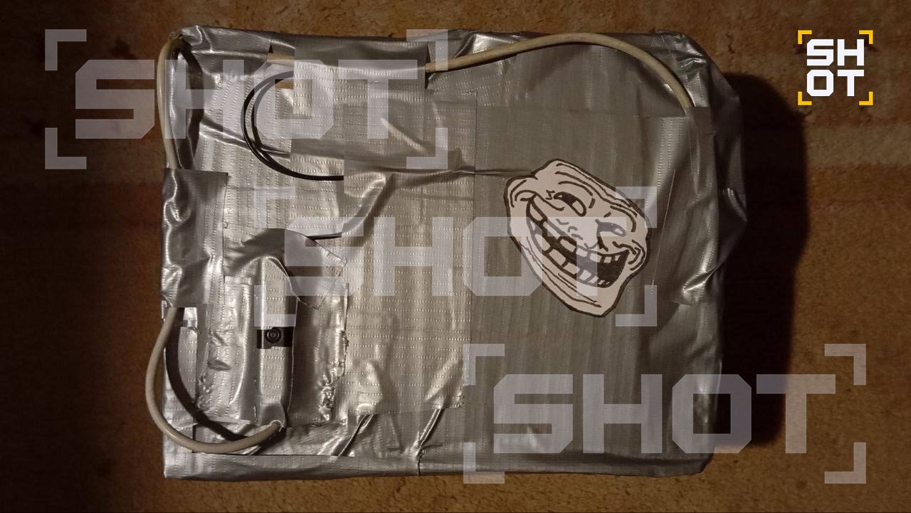 Психопат, устроивший поножовщину, планировал подорвать школу, своё нападение он снимал на камеру Психопат, устроивший поножовщину, планировал подорвать школу, своё нападение он снимал на камеру