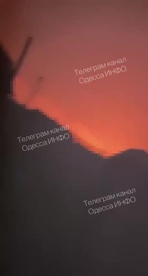 Инфоресурсы противника продолжают публиковать кадры вечернего налёта дронов в Одесской области