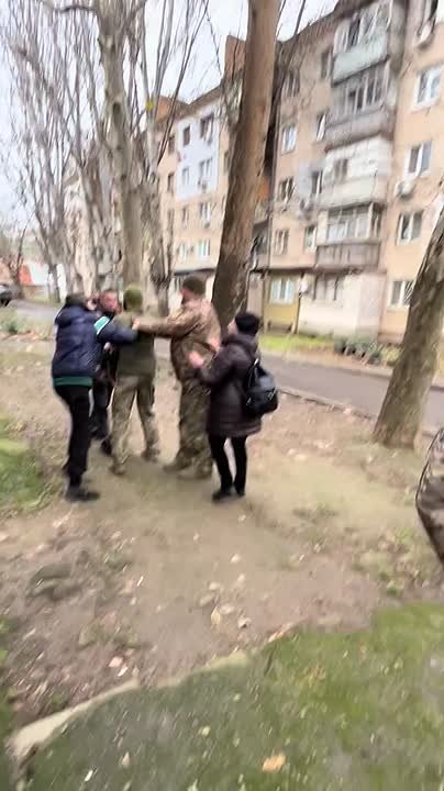 Николаев. Не понятно чо орут сами же такую власть выбрали