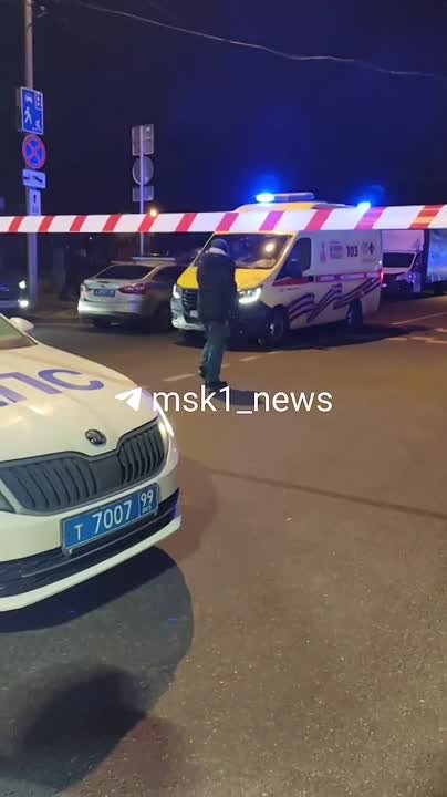 Предварительно, 2 полицейских погибли после атаки на автомобиль на юге Москвы