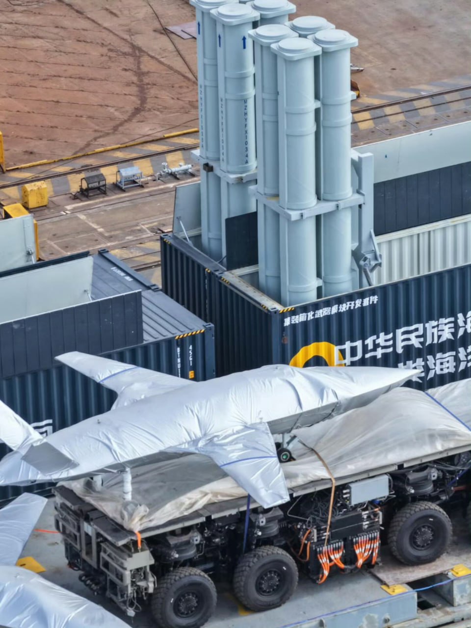 Китайский боевой контейнеровоз Zhong Da 79 обзавелся еще и катапультами для беспилотников Type-X CCA (реальное название неизвестно) и разведывательно-ударных CH-4 Китайский боевой контейнеровоз Zhong Da 79 обзавелся еще и катапультами для беспилотников Type-X CCA (реальное название неизвестно) и разведывательно-ударных CH-4
