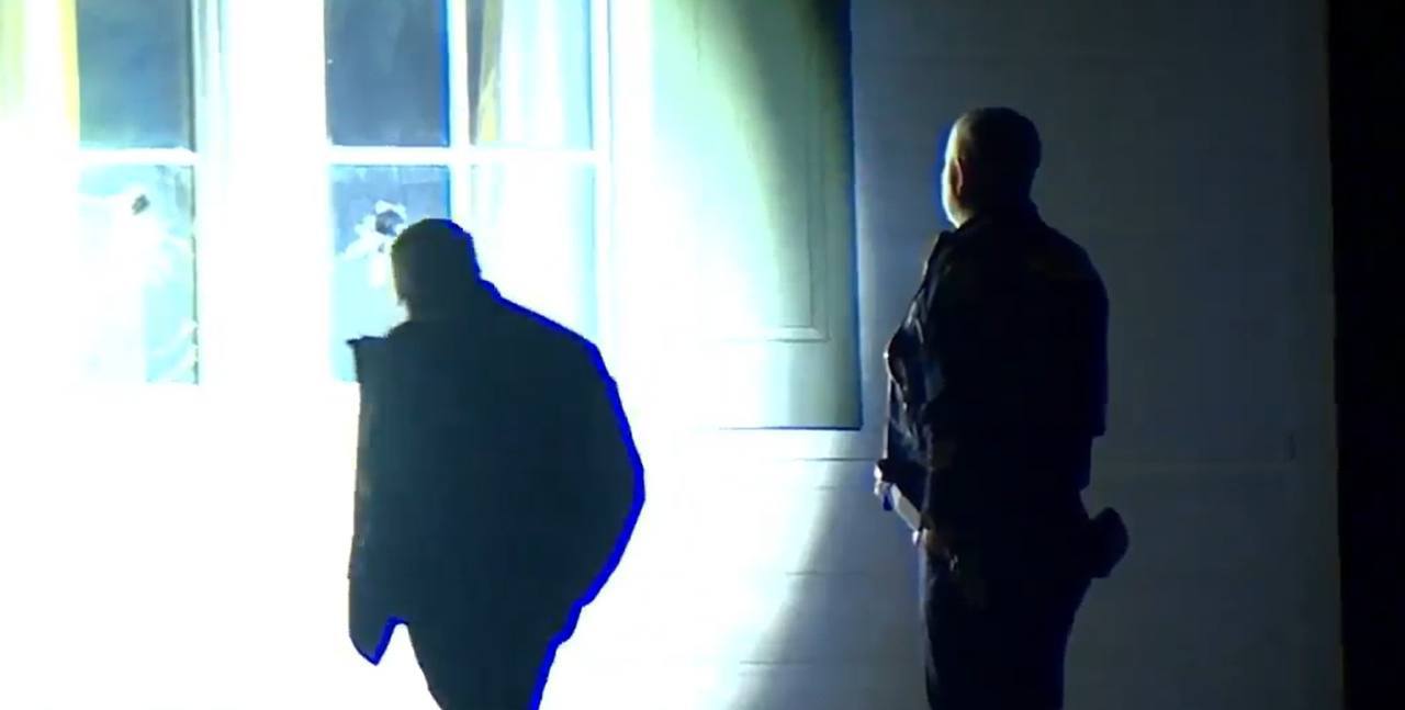 Неизвестные разбили окна в доме вице-президента США Джей Ди Вэнса Неизвестные разбили окна в доме вице-президента США Джей Ди Вэнса