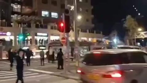 Неизвестный на автобусе сбил протестующих ультраортодоксальных иудеев в центре Иерусалима