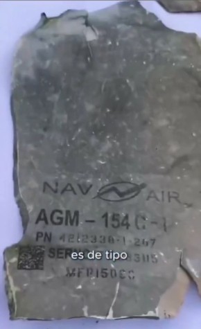 Места дислокации техники поражались при помощи планирующих управляемых авиационных бомб AGM-154C-1 (JSOW-C1), запущенных с многоцелевых истребителей F/A-18F