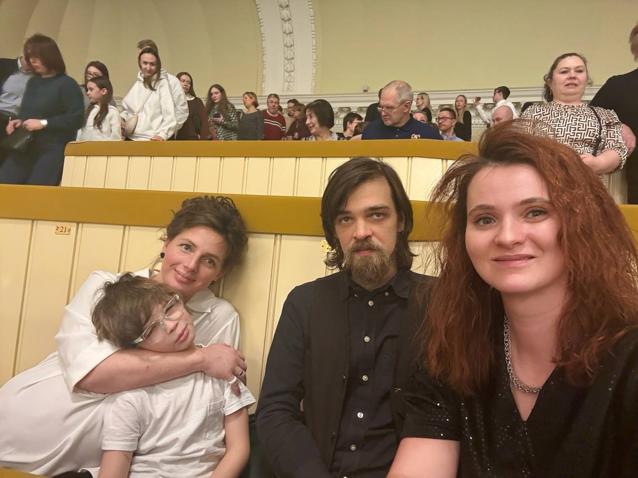 Анна Долгарева: Между тем, вчера ходила на спектакль «Женщины» во Дворце Железнодорожников и в консерваторию с дорогим братцем писателем Штапичем и евонным семейством Анна Долгарева: Между тем, вчера ходила на спектакль «Женщины» во Дворце Железнодорожников и в консерваторию с дорогим братцем писателем Штапичем и евонным семейством