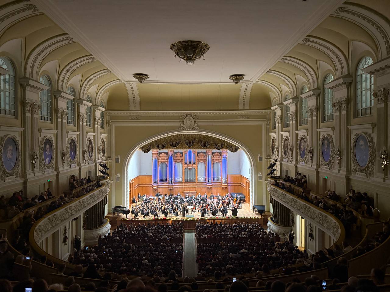 Анна Долгарева: Между тем, вчера ходила на спектакль «Женщины» во Дворце Железнодорожников и в консерваторию с дорогим братцем писателем Штапичем и евонным семейством Анна Долгарева: Между тем, вчера ходила на спектакль «Женщины» во Дворце Железнодорожников и в консерваторию с дорогим братцем писателем Штапичем и евонным семейством