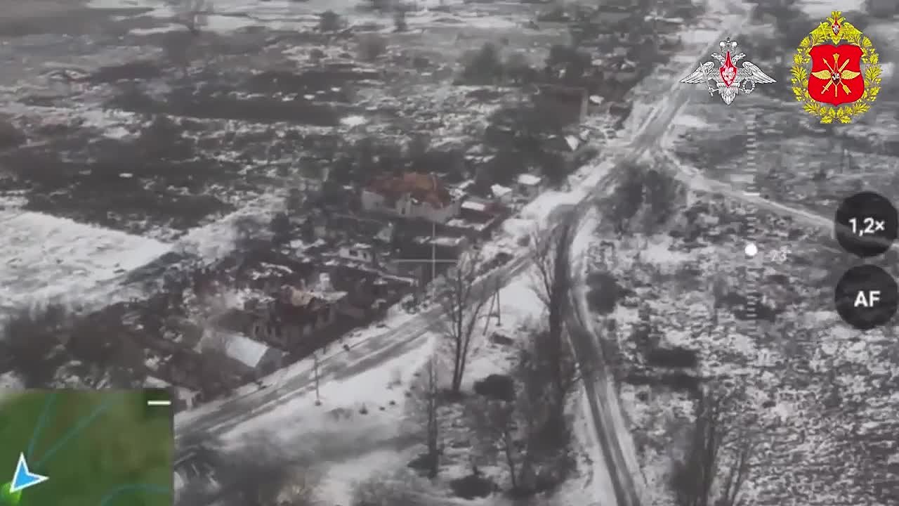 На кадрах – водружение флагов России в разных районах населенного пункта Подолы в Харьковской области
