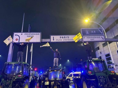 Координационный совет по развитию сельских районов Авейрона и агро-объединение 33 Coordination Rurale публикуют фото и видео с акции протеста, которая идет с ночи 8 января