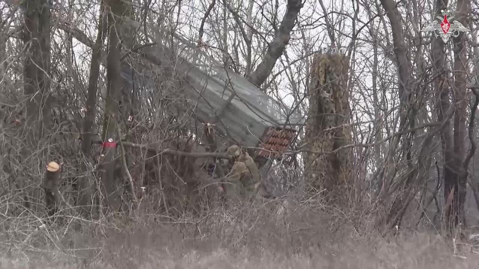 Минобороны России: 00:00 Расчеты РСЗО «Град» группировки войск «Центр» нанесли удар по скоплению живой силы и техники формирований ВСУ на Красноармейском направлении