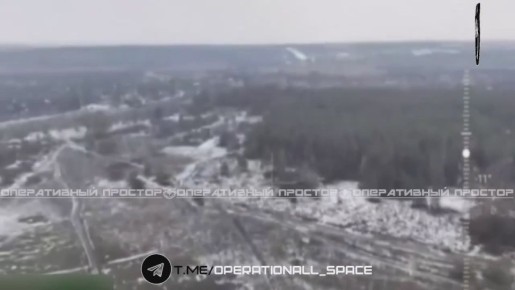 ВС РФ развернули флаг России на юго-западной окраине села Подолы на Купянском направлении, подтверждая контроль села, сообщает Telegram-канал “Оперативный Простор”