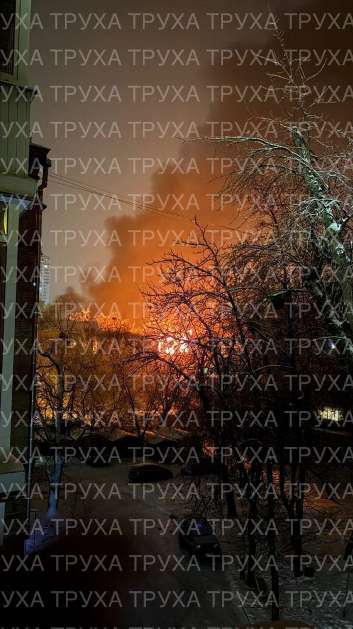 Пожар в Соломенском районе Киева после налёта дронов Пожар в Соломенском районе Киева после налёта дронов