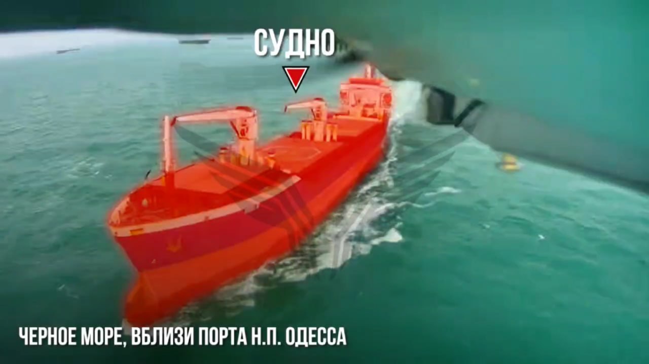 Российские военные из центра "Рубикон" показали кадры ударов по судам в районе Одессы Российские военные из центра "Рубикон" показали кадры ударов по судам в районе Одессы