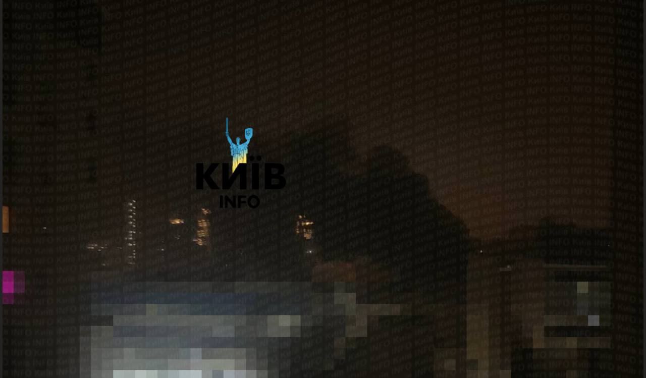 Пожар в Соломенском районе Киева после налёта дронов Пожар в Соломенском районе Киева после налёта дронов