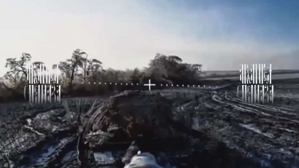 Растерзали толстяка. Дожигаем вражеский танк, чтобы на той стороне не осталось ни малейшего желания его вытянуть