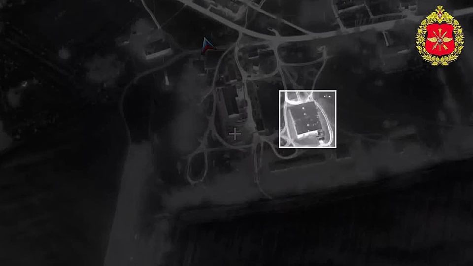 Специалисты войск беспилотных систем с помощью БПЛА «Герань-2» поразили место хранения и пункт управления беспилотниками ВСУ в районе населенного пункта Мироновка в Сумской области