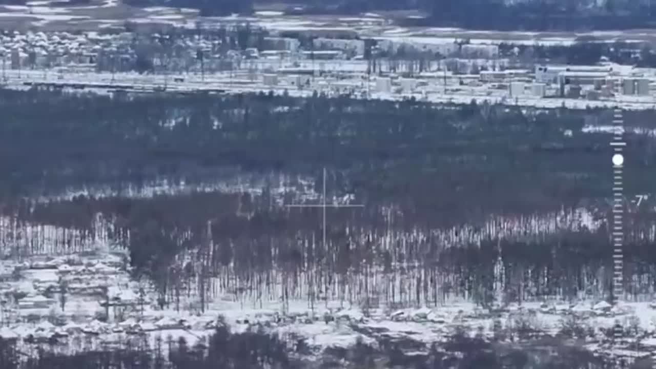 Операторы БПЛА 68-й мсд уничтожили украинскую САУ 2С3 «Акация» ударами двух дронов на оптоволокне в Харьковской области