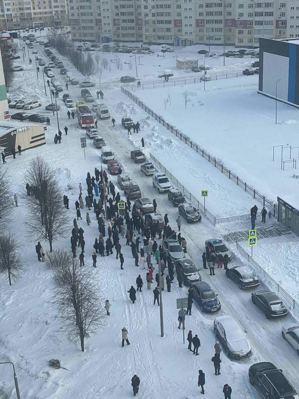 Юный отморозок с ножом ворвался в лицей в Татарстане и напал на охранницу Юный отморозок с ножом ворвался в лицей в Татарстане и напал на охранницу