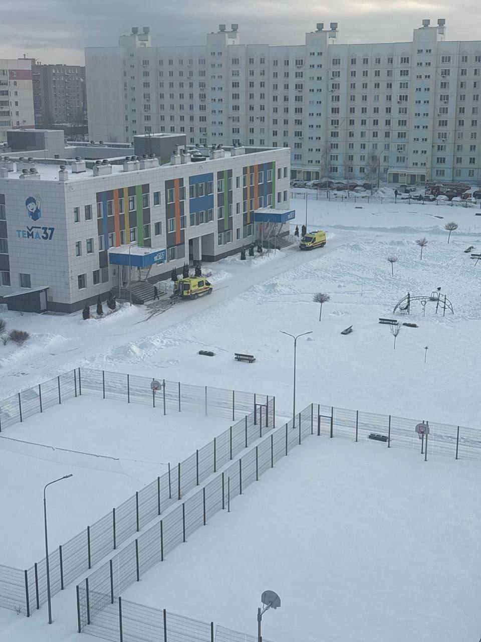 Юный отморозок с ножом ворвался в лицей в Татарстане и напал на охранницу Юный отморозок с ножом ворвался в лицей в Татарстане и напал на охранницу