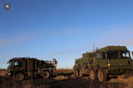 �� ������ ������ - �������� ��������� IRIS-T SLS (�����) � IRIS-T SLM (������), ����������� �� ���������� ��������� ��� �������