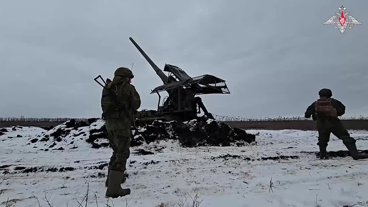 Минобороны России: Артиллерийский расчёт САУ «Малка» группировки войск «Центр» уничтожил опорный пункт ВСУ на Красноармейском направлении