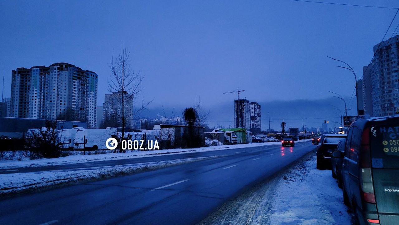 После ударов по энергетике над левым берегом в Киеве дым, большая часть города без электричества После ударов по энергетике над левым берегом в Киеве дым, большая часть города без электричества