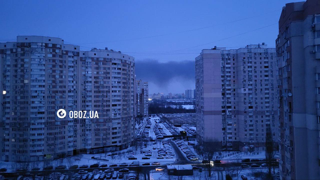 После ударов по энергетике над левым берегом в Киеве дым, большая часть города без электричества После ударов по энергетике над левым берегом в Киеве дым, большая часть города без электричества