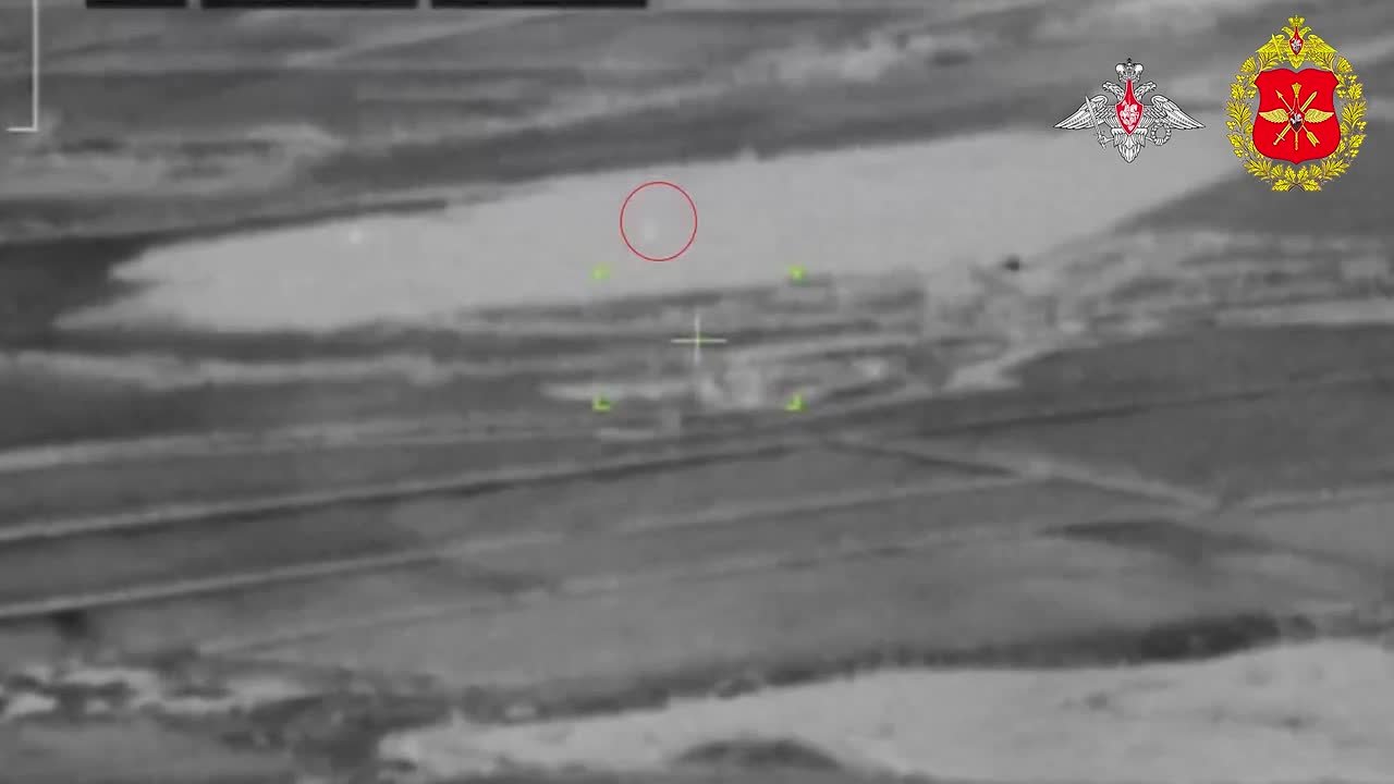 Минобороны России: Расчёт РСЗО «Ураган» группировки «Восток» уничтожил опорный пункт и склады с боеприпасами ВСУ в Запорожской области