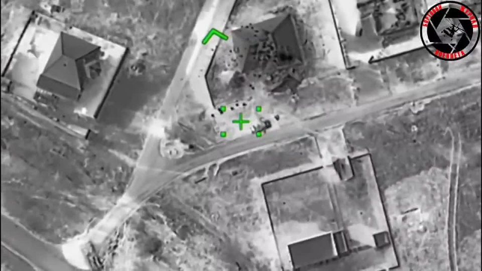 Российские военные впервые за долгое время снова задействовали ударные БПЛА "Форпост-РУ" для нанесения поражений по позициям ВСУ в приграничье, сообщает Telegram-канал "Бортовой журнал военлета"